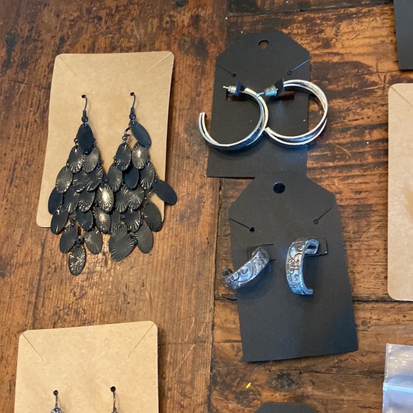 EARRINGS - 60 Pairs - Picture 8 of 17